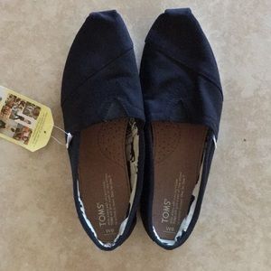 BNWT Black TOMS Slip On Shoes